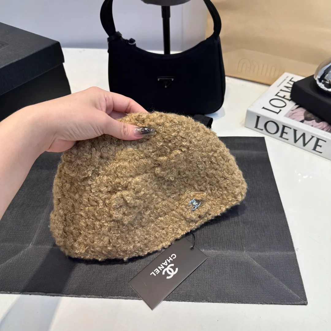 P70 Chanel Chanel 25 autumn and winter style knitted hat wool pile hat fashion trendsetter, star knitted hat same style, hot style
