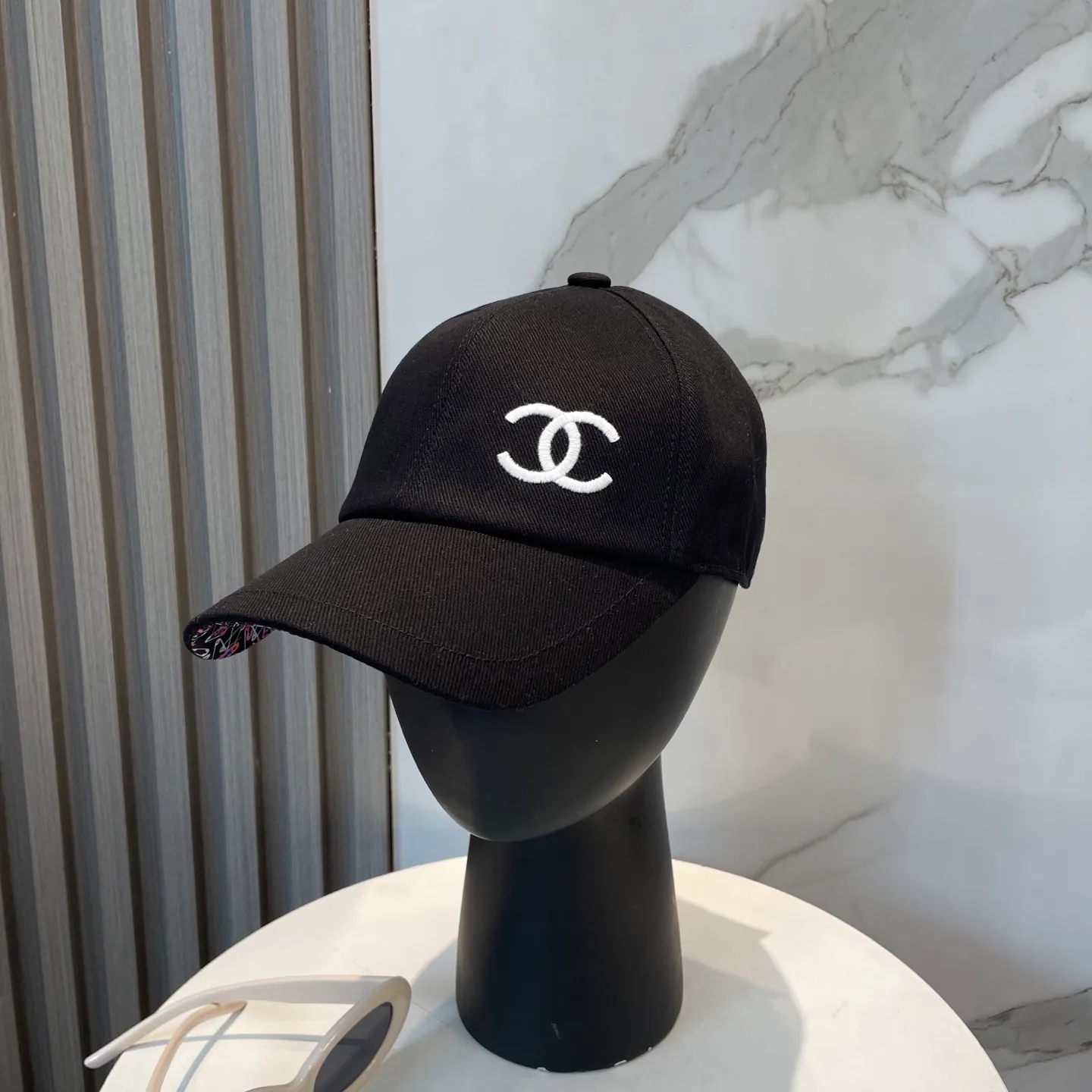 P96 Chanel (Chanel) counter new double-sided embroidered baseball cap🧢1:1 mold customization, three-dimensional embroidery, exquisite and flawless! 100% pure cotton fabric, original factory quality, exclusive physical photography.