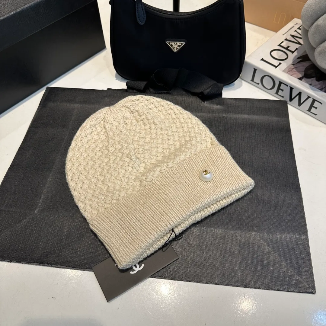 P70 Chanel Chanel knitted beanie