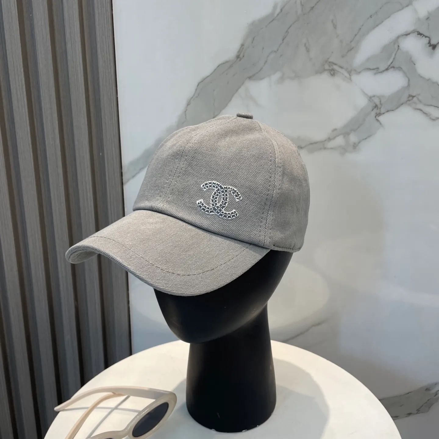P60 Chanel (Chanel) counter new original washed denim baseball cap, 1:1 mold customization, three-dimensional logo is exquisite! Original quality, exclusive physical shooting.