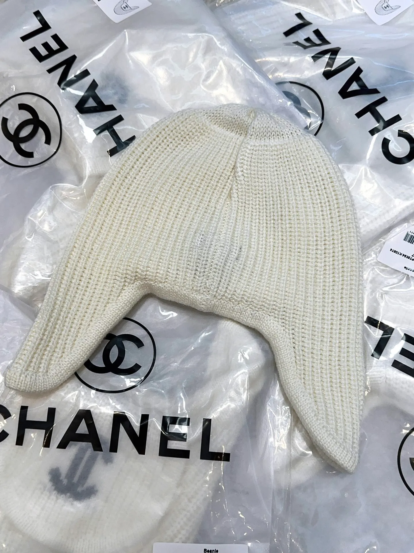 Chane*🆕Chanel 25N new ski series wool hat, the popular Lei Feng hat on the entire Internet, whoever wears it better 4️⃣ individual colors, black and white, versatile and cool, blue and pink, cute, can be worn by men and women as a couple, wool and cashmere material, warm and good-looking, a must-have👍👍👍
