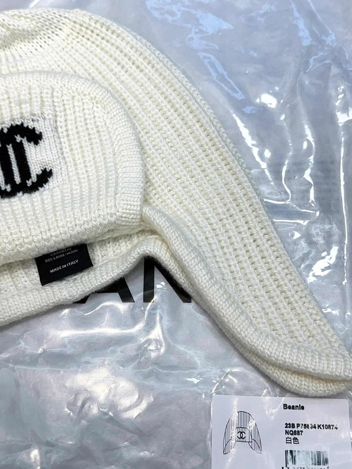 Chane*🆕Chanel 25N new ski series wool hat, the popular Lei Feng hat on the entire Internet, whoever wears it better 4️⃣ individual colors, black and white, versatile and cool, blue and pink, cute, can be worn by men and women as a couple, wool and cashmere material, warm and good-looking, a must-have👍👍👍