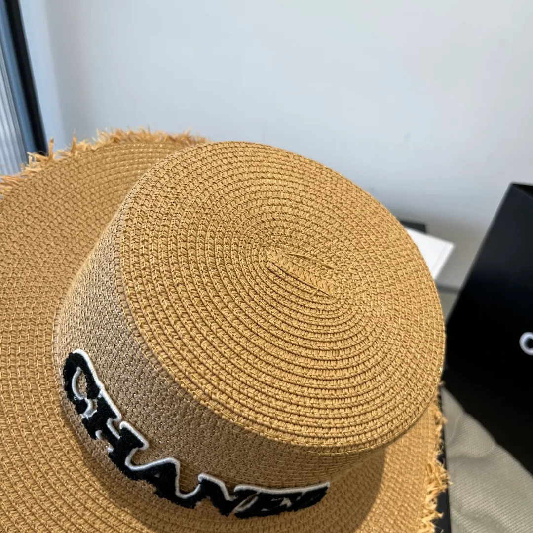 💰100¥ Chanel flat top hat