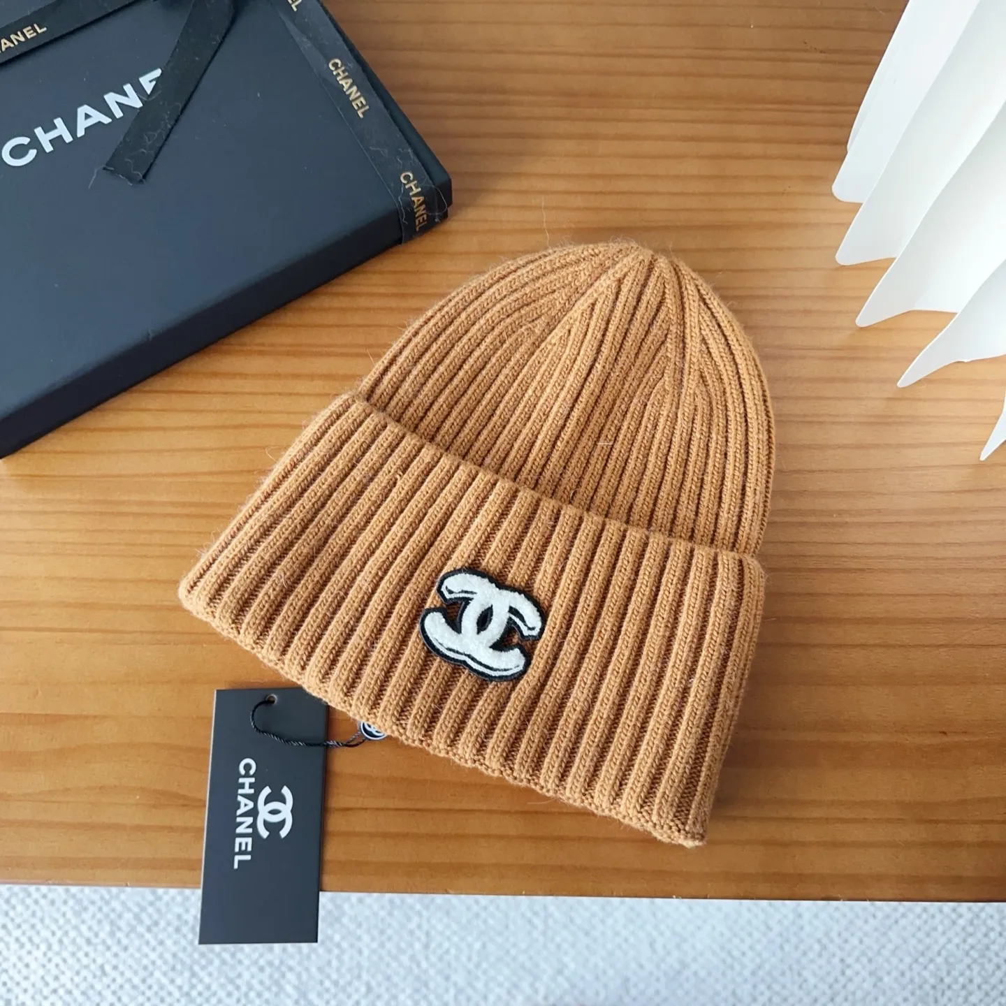 💰90 Chanel official website releases CHANEL small and popular knitted hat! Xiaohongshu’s new product is released, it’s so 🉑️, high-elastic fabric, classic colors, same style for men and women.