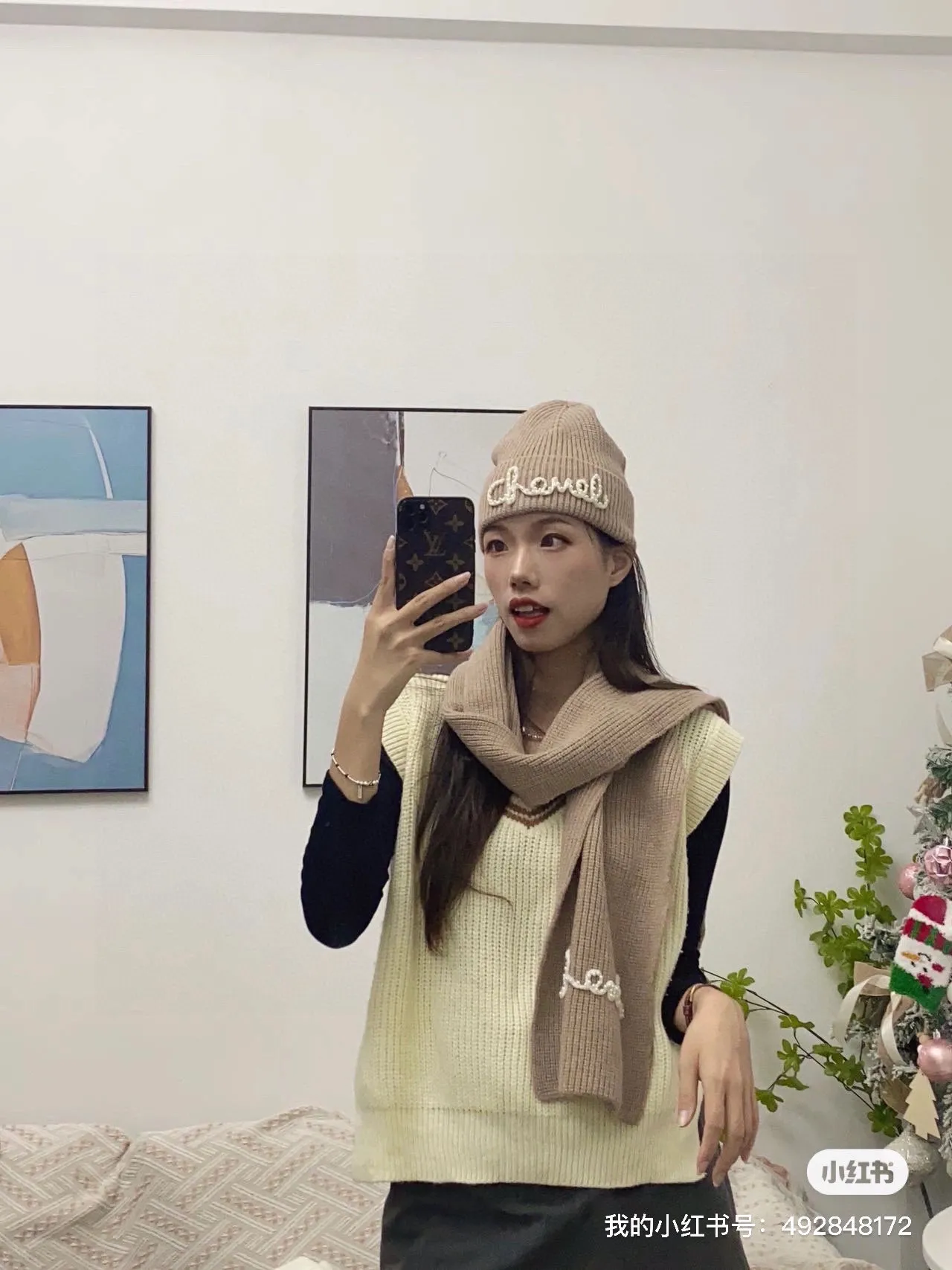 P160 CHANEL Xiaohongshu hot style, official website new classic suit hat! Hat ➕Scarf! It feels great in hand! It’s warm and super comfortable. This winter, all you need is a hat set like this. It’s warm and fashionable! Welcome to choose!!