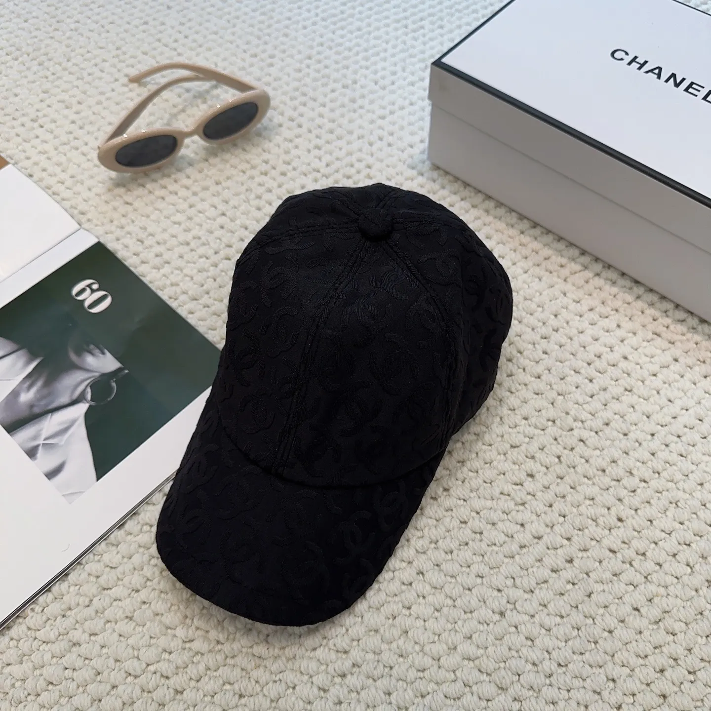 P96 Chanel's new baseball cap 🧢High quality 1:1 replica, customized front fabric canvas jacquard. High-end customized model, irresistible presbyopic canvas, very flattering and small, you can enter it with your eyes closed, I give it 100 points for the quality!