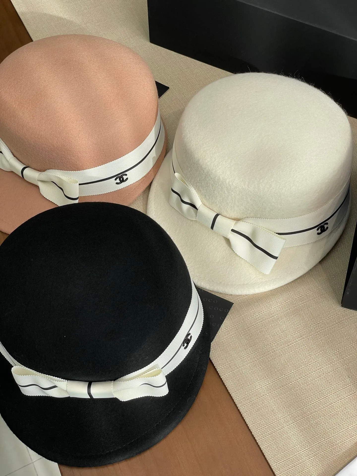 CHANEL Chanel 24 autumn and winter new style webbing brim wool navy hat hat small top hat knight hat 🎩High-end products with high style! 100% Australian wool, very good texture, high-end bow 🎀 decorative ribbon! Big-name socialite style! Collectible beauty!