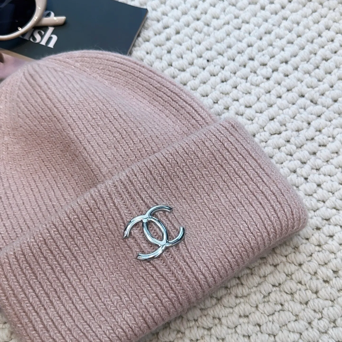 P60 comes with dust bag 🌺 [CHANEL] New rabbit fur knitted hat, Xiaohongshu, the main recommendation of major Internet celebrities! Thicker and warmer, fashionable and popular🌸First-class texture, the best brand for keeping warm in autumn and winter, order now, limited quantity available