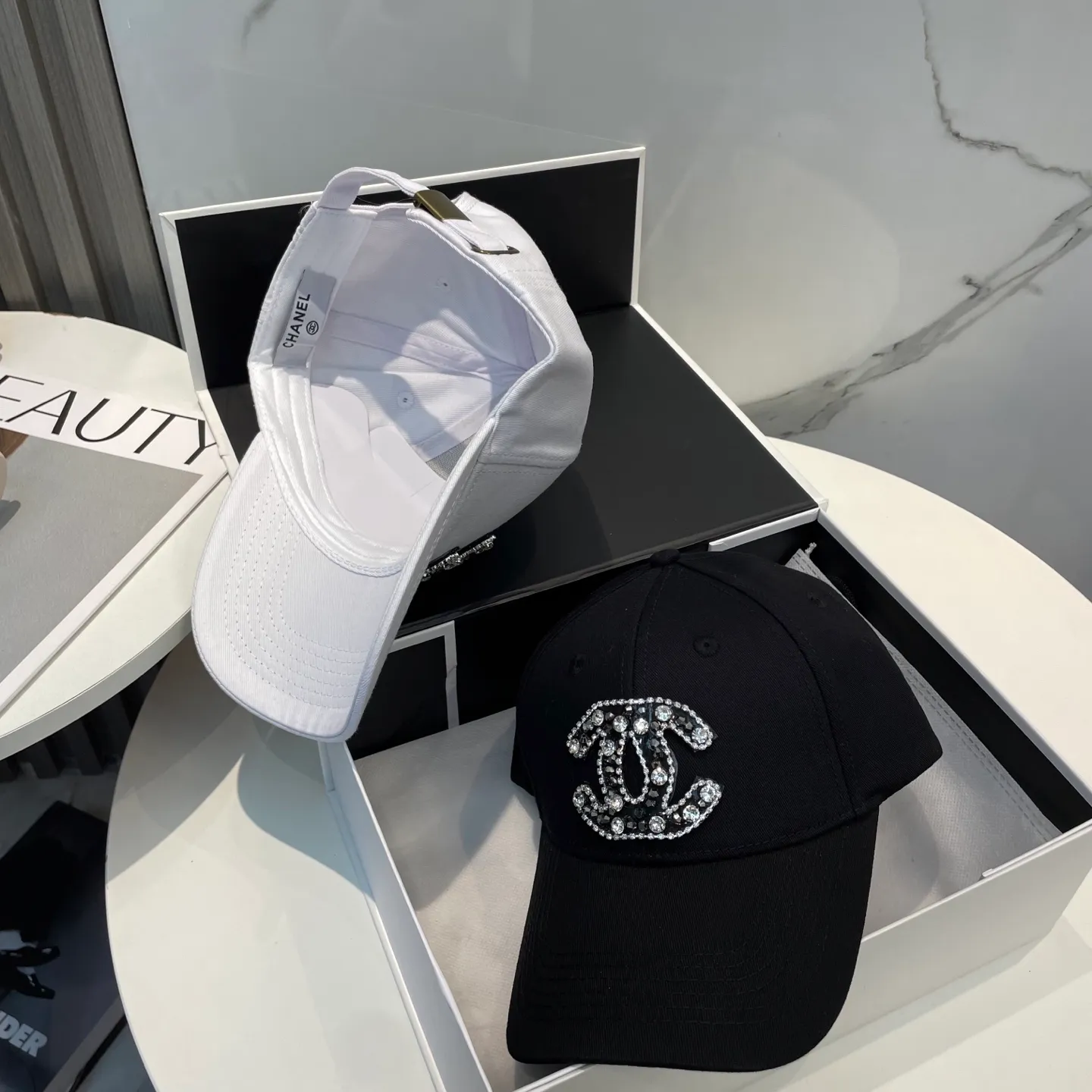 P50 CHANEL new high-end diamond hard-top baseball cap, Xiaoxiang logo is classic and simple, fashionable and casual design, popular new product