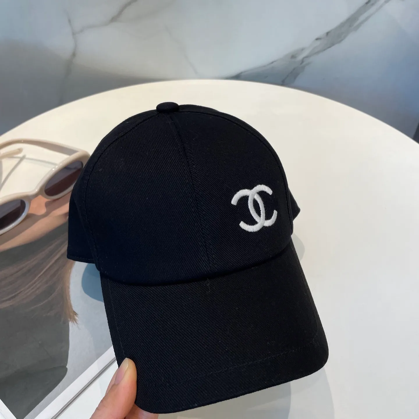 P90 Chanel (Chanel) counter new double-sided embroidered baseball cap🧢1:1 mold customization, three-dimensional embroidery, exquisite and flawless! 100% pure cotton fabric, original factory quality, exclusive physical photography.