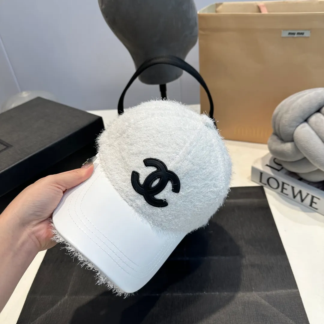 P60 Chanel's new autumn and winter classic casual and trendy style simple baseball cap🧢Japanese and Korean style, looks great with any combination! A must-have when traveling