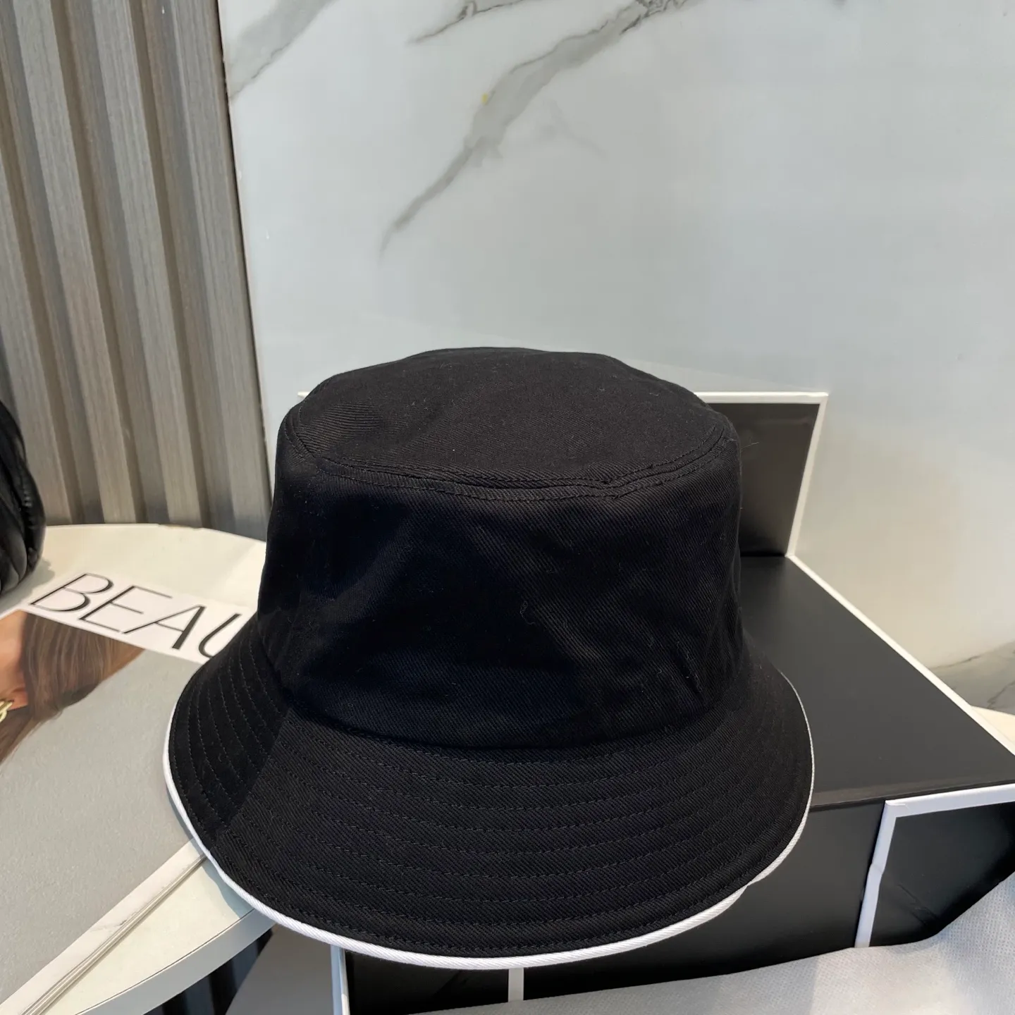 P96 Chanel (Chanel) counter new original embroidered fisherman hat 1:1 mold customization, three-dimensional embroidery, exquisite and flawless! 100% pure cotton fabric, original factory quality, exclusive physical photography.