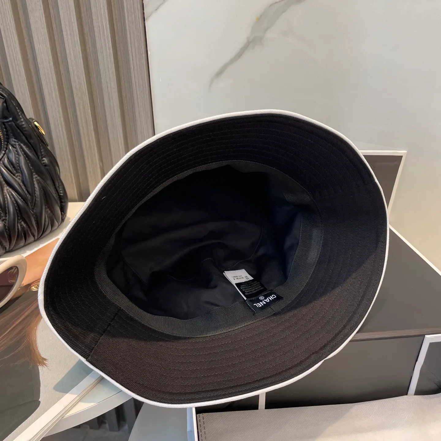 P96 Chanel (Chanel) counter new original embroidered fisherman hat 1:1 mold customization, three-dimensional embroidery, exquisite and flawless! 100% pure cotton fabric, original factory quality, exclusive physical photography.