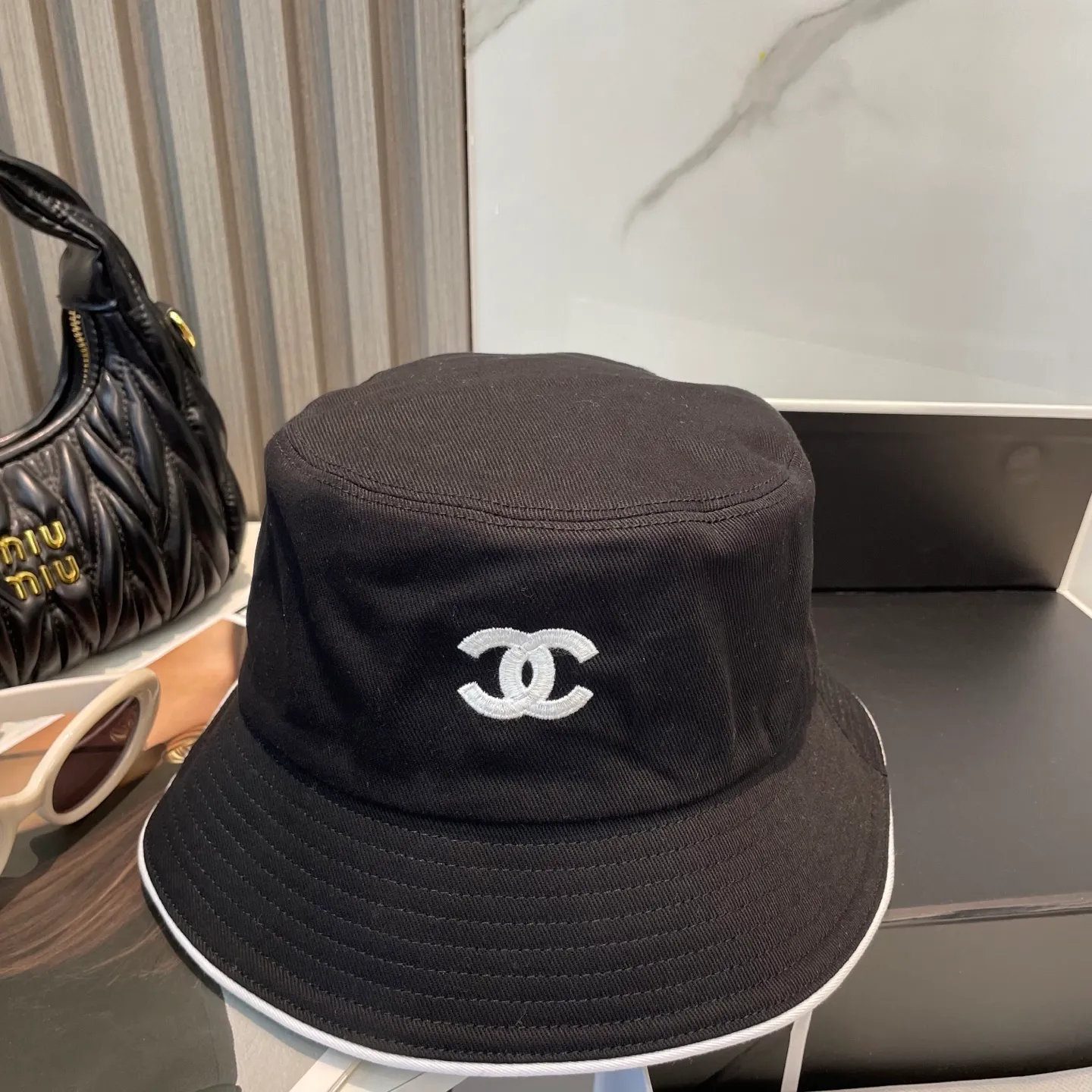 P96 Chanel (Chanel) counter new original embroidered fisherman hat 1:1 mold customization, three-dimensional embroidery, exquisite and flawless! 100% pure cotton fabric, original factory quality, exclusive physical photography.
