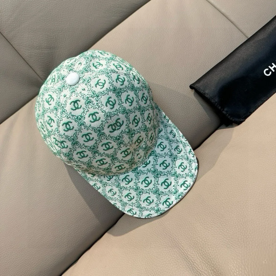 p90 new model shipped!   , Chanel (Chanel) new original baseball cap, small double C jacquard, 1:1 mold opening and customization at the counter, original canvas fabric + first layer of cowhide, light and breathable! The quality is great, the basic head circumference is 56cm, and the patch is adjustable.