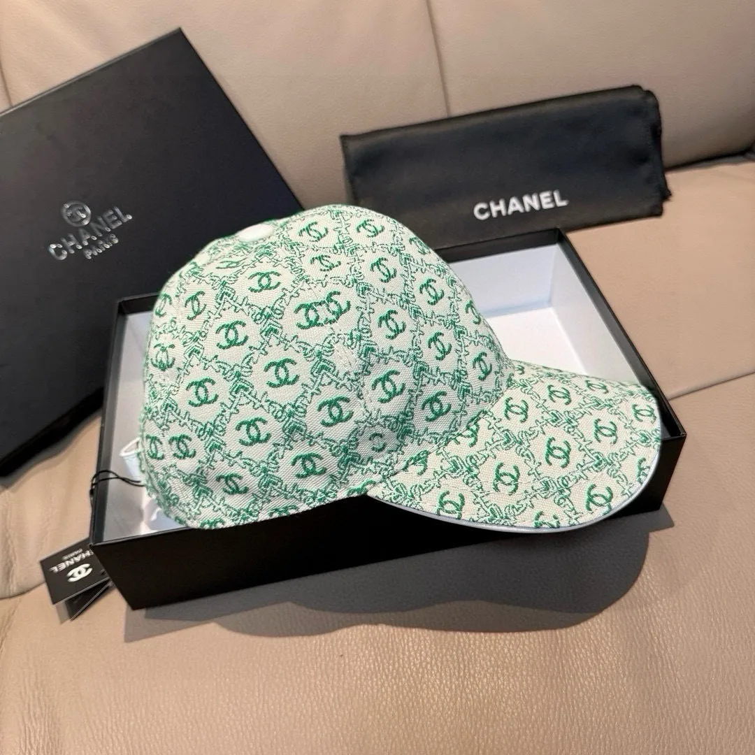 p90 new model shipped!   , Chanel (Chanel) new original baseball cap, small double C jacquard, 1:1 mold opening and customization at the counter, original canvas fabric + first layer of cowhide, light and breathable! The quality is great, the basic head circumference is 56cm, and the patch is adjustable.
