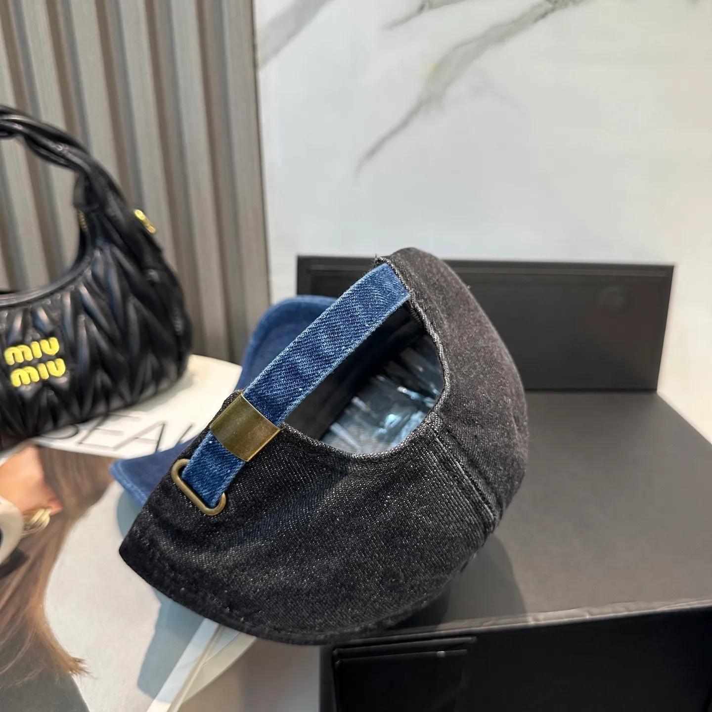 P60 Chanel (Chanel) counter new original washed denim baseball cap, customized three-dimensional logo is exquisite! Original quality, exclusive physical shooting.