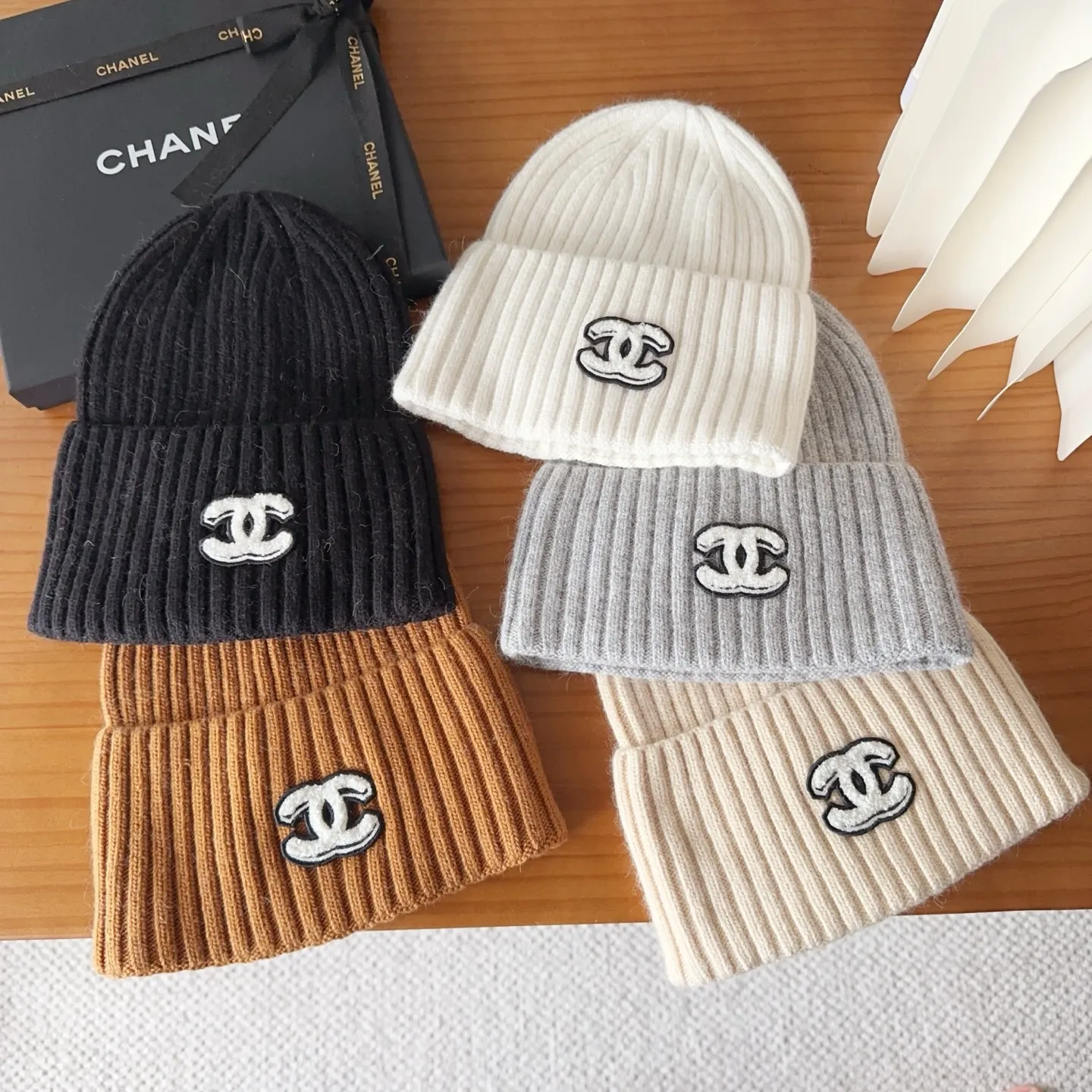 💰90 Chanel official website releases CHANEL small and popular knitted hat! Xiaohongshu’s new product is released, it’s so 🉑️, high-elastic fabric, classic colors, same style for men and women.