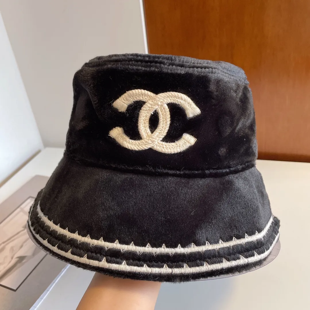 🉐70👒CHANEL Chanel 2022 new autumn and winter small fragrance style bucket hat, plush and very comfortable, the big brand model is super easy to match, one that you can wear with your eyes closed