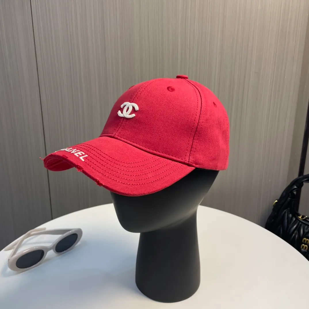 P50 CHANEL [Chanel] New simple embroidered logo baseball cap, new model shipped, big brand style is super easy to match, hurry up and get it!