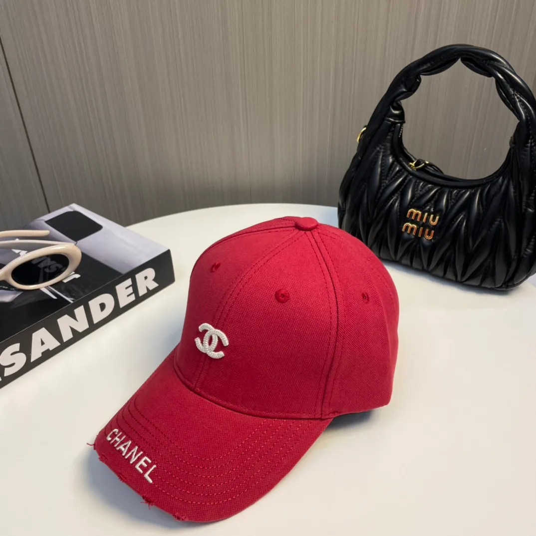 P50 CHANEL [Chanel] New simple embroidered logo baseball cap, new model shipped, big brand style is super easy to match, hurry up and get it!