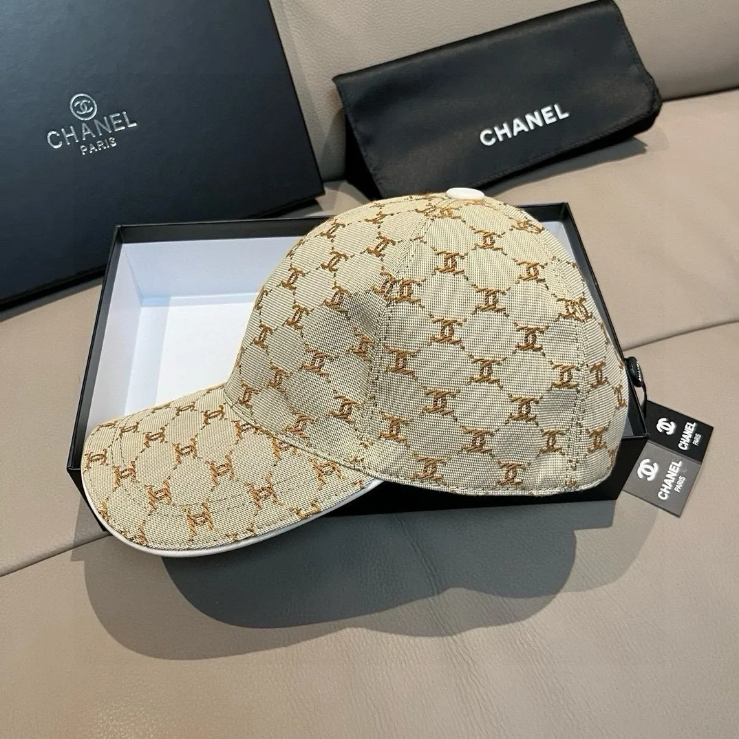 p90 new model shipped!   , Chanel (Chanel) new original baseball cap, small double C jacquard, 1:1 mold opening and customization at the counter, original canvas fabric + first layer of cowhide, light and breathable! The quality is great, the basic head circumference is 56cm, and the patch is adjustable.