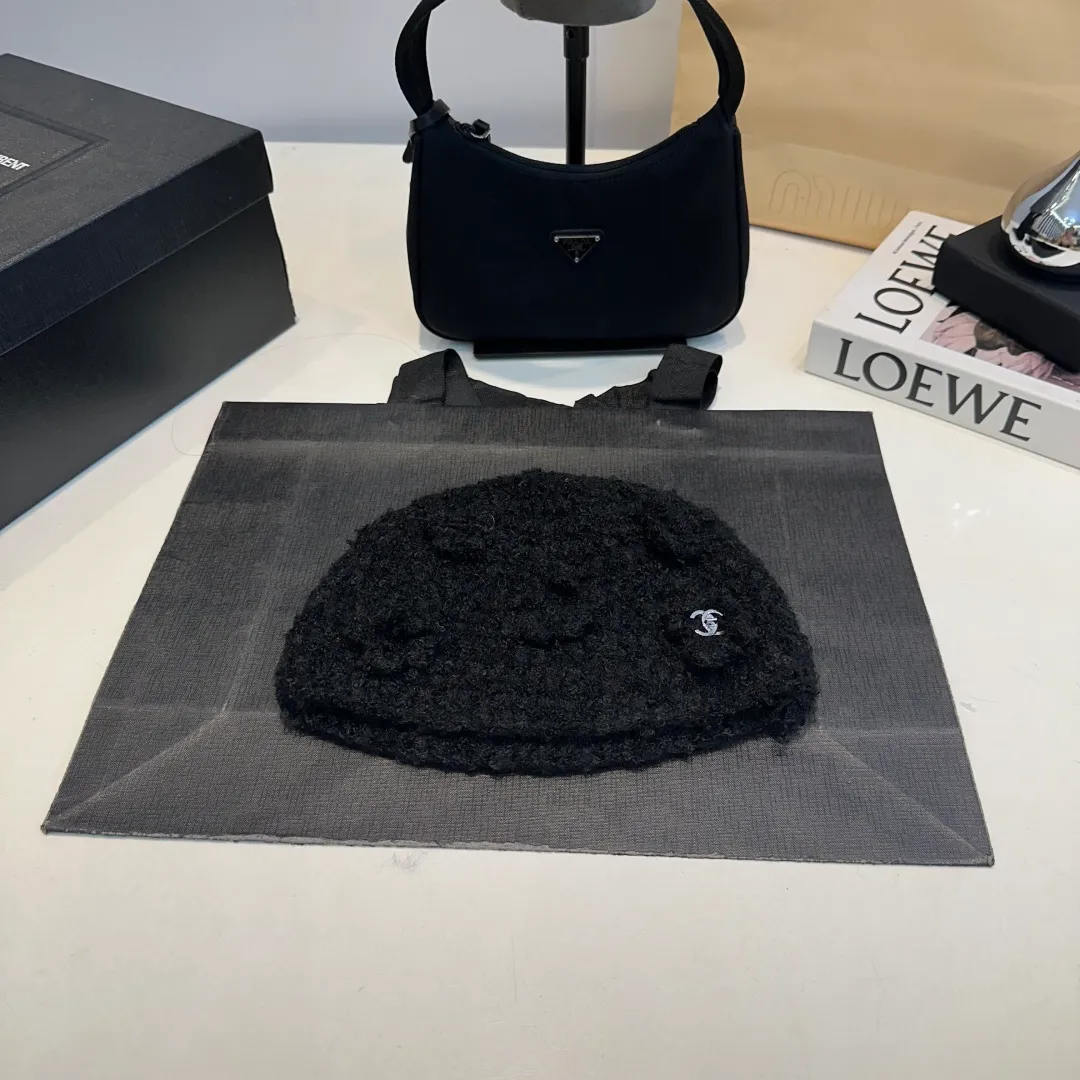 P70 Chanel Chanel 25 autumn and winter style knitted hat wool pile hat fashion trendsetter, star knitted hat same style, hot style