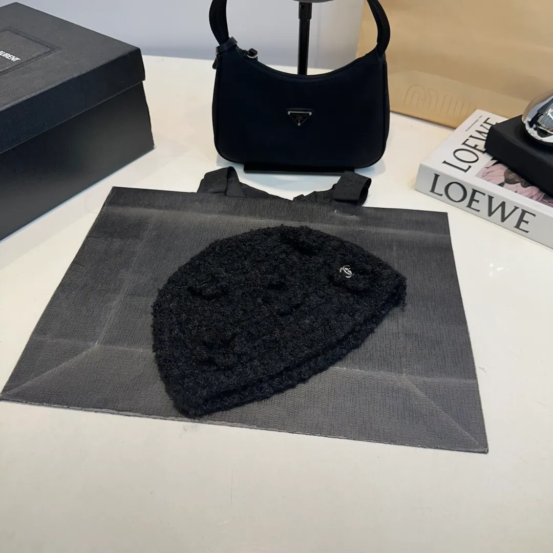 P70 Chanel Chanel 25 autumn and winter style knitted hat wool pile hat fashion trendsetter, star knitted hat same style, hot style