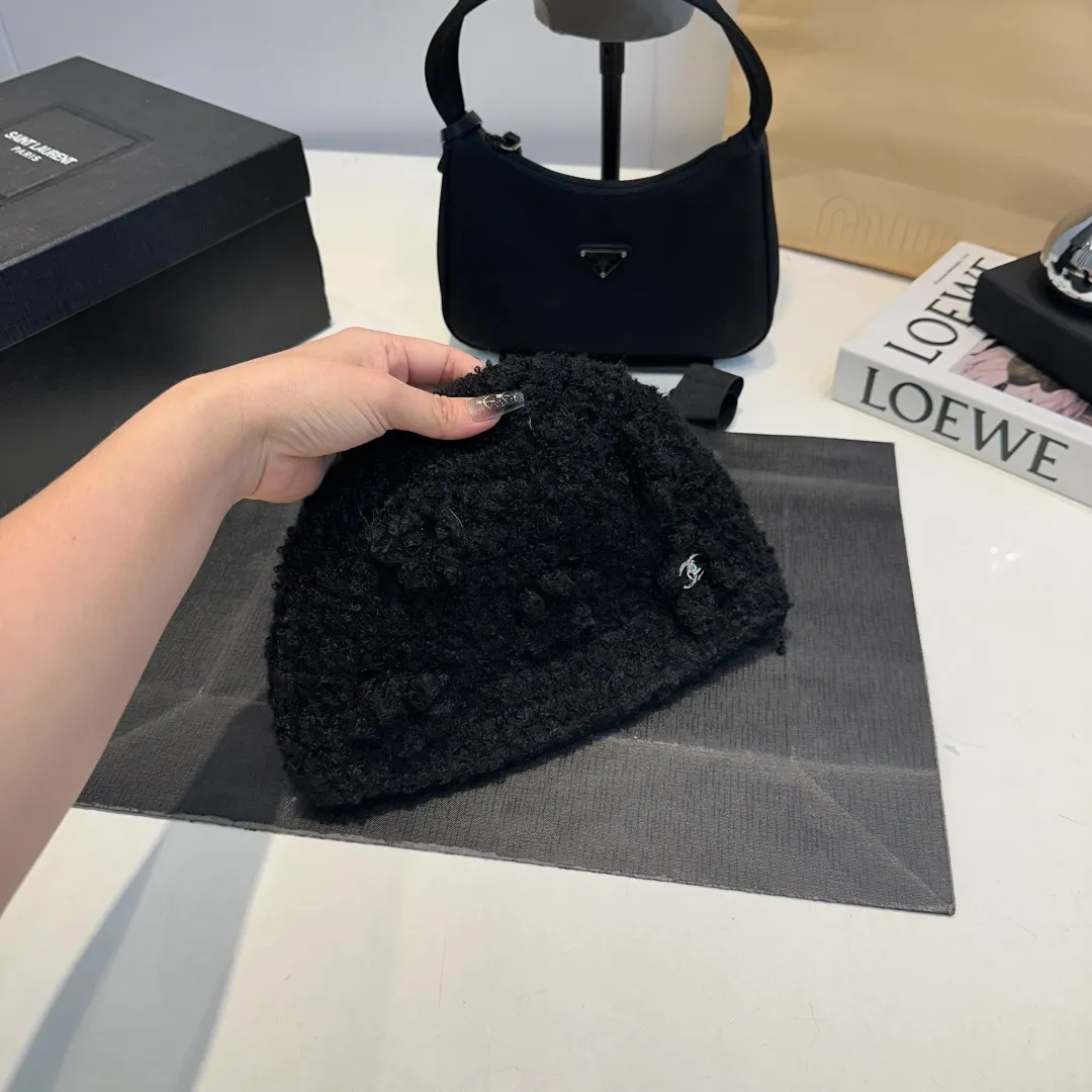 P70 Chanel Chanel 25 autumn and winter style knitted hat wool pile hat fashion trendsetter, star knitted hat same style, hot style