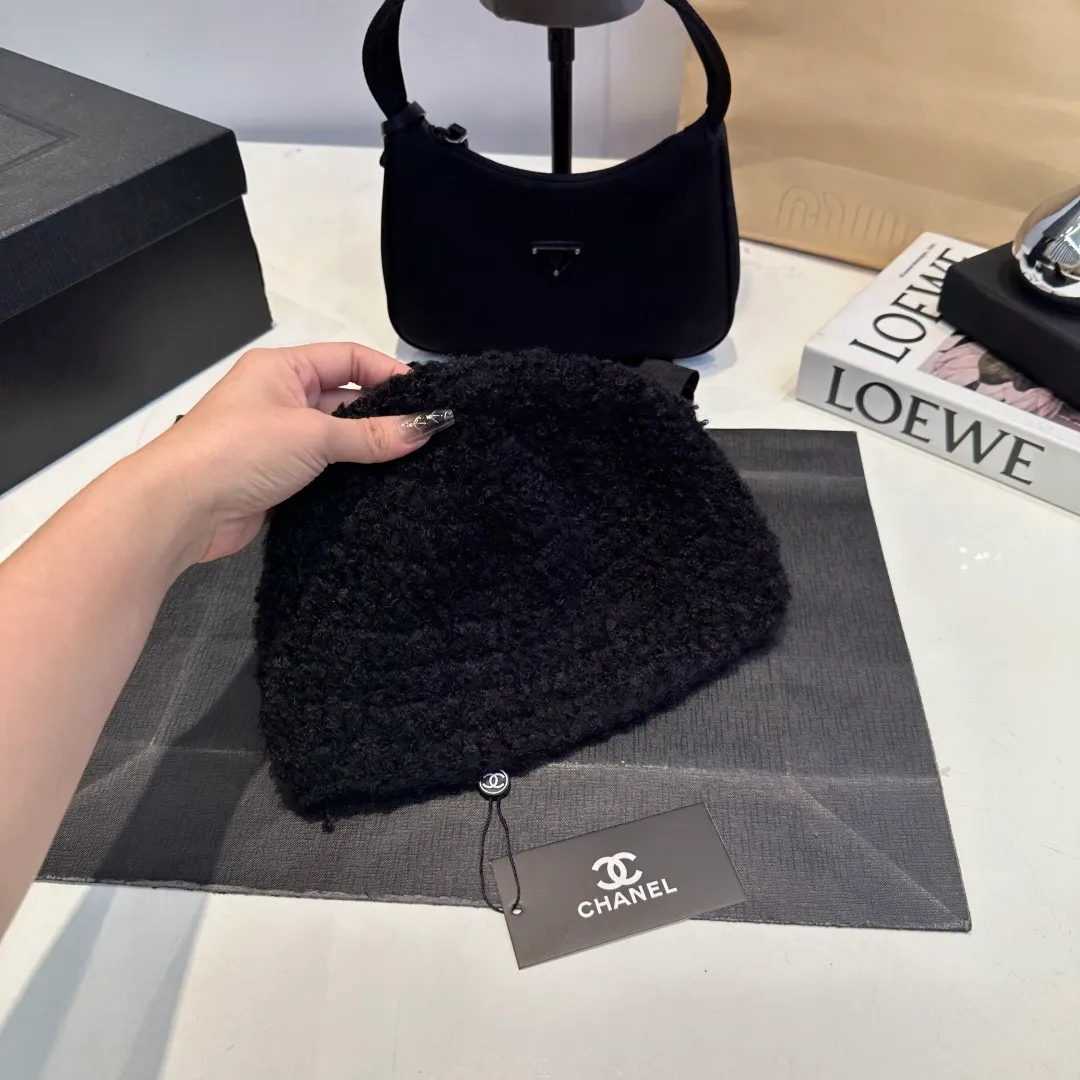 P70 Chanel Chanel 25 autumn and winter style knitted hat wool pile hat fashion trendsetter, star knitted hat same style, hot style