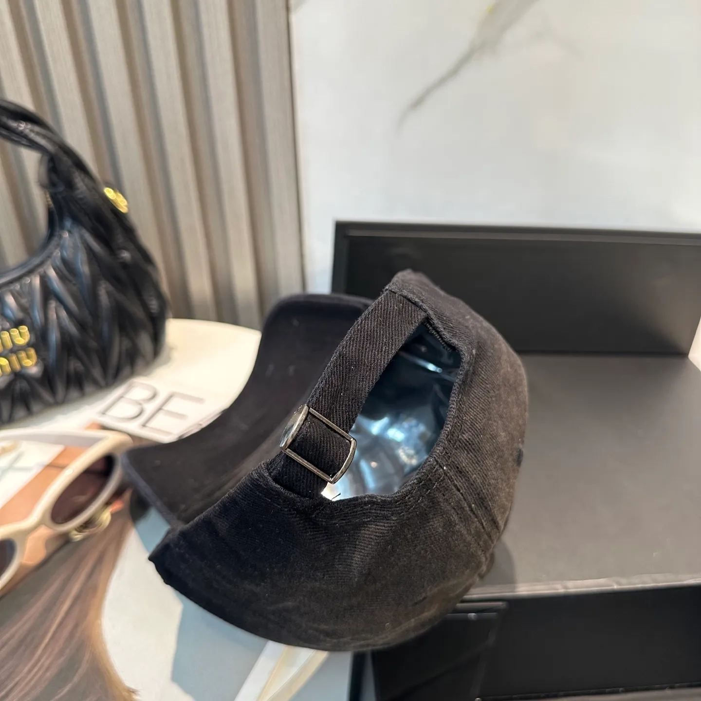 P60 Chanel's new simple baseball cap in dopamine color, a hot color at the moment - full of street style! Trendy and versatile, Xiaohongshu grows grass, poison, get your boyfriend, and cool together