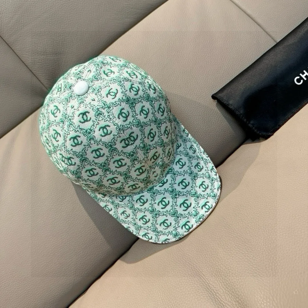 p90 new model shipped!   , Chanel (Chanel) new original baseball cap, small double C jacquard, 1:1 mold opening and customization at the counter, original canvas fabric + first layer of cowhide, light and breathable! The quality is great, the basic head circumference is 56cm, and the patch is adjustable.