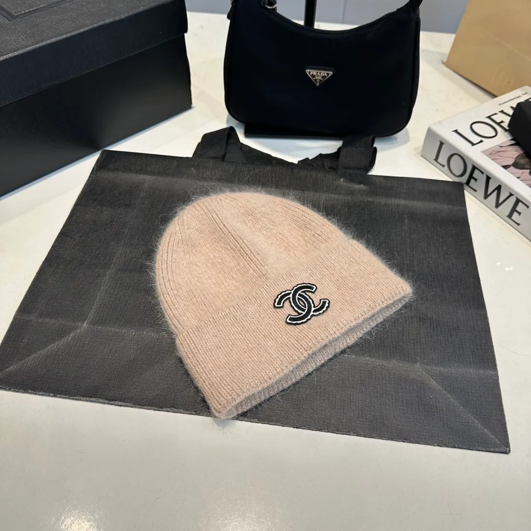 P60 Chanel official website quality Chanel autumn and winter woolen hat recommended by Internet celebrity fashion bloggers, Xiaohongshu popular style, super soft and comfortable knitted hat with excellent elasticity