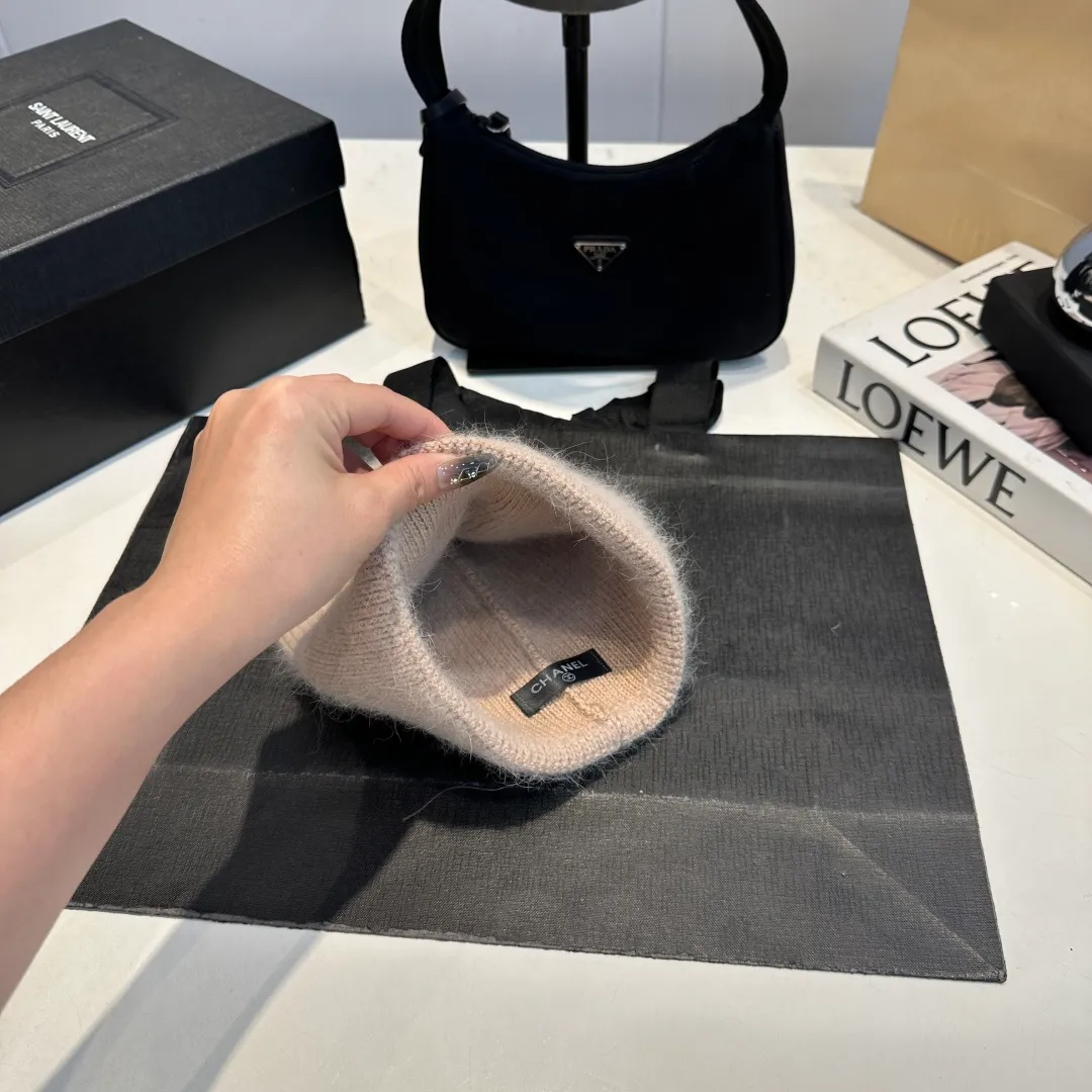 P60 Chanel official website quality Chanel autumn and winter woolen hat recommended by Internet celebrity fashion bloggers, Xiaohongshu popular style, super soft and comfortable knitted hat with excellent elasticity