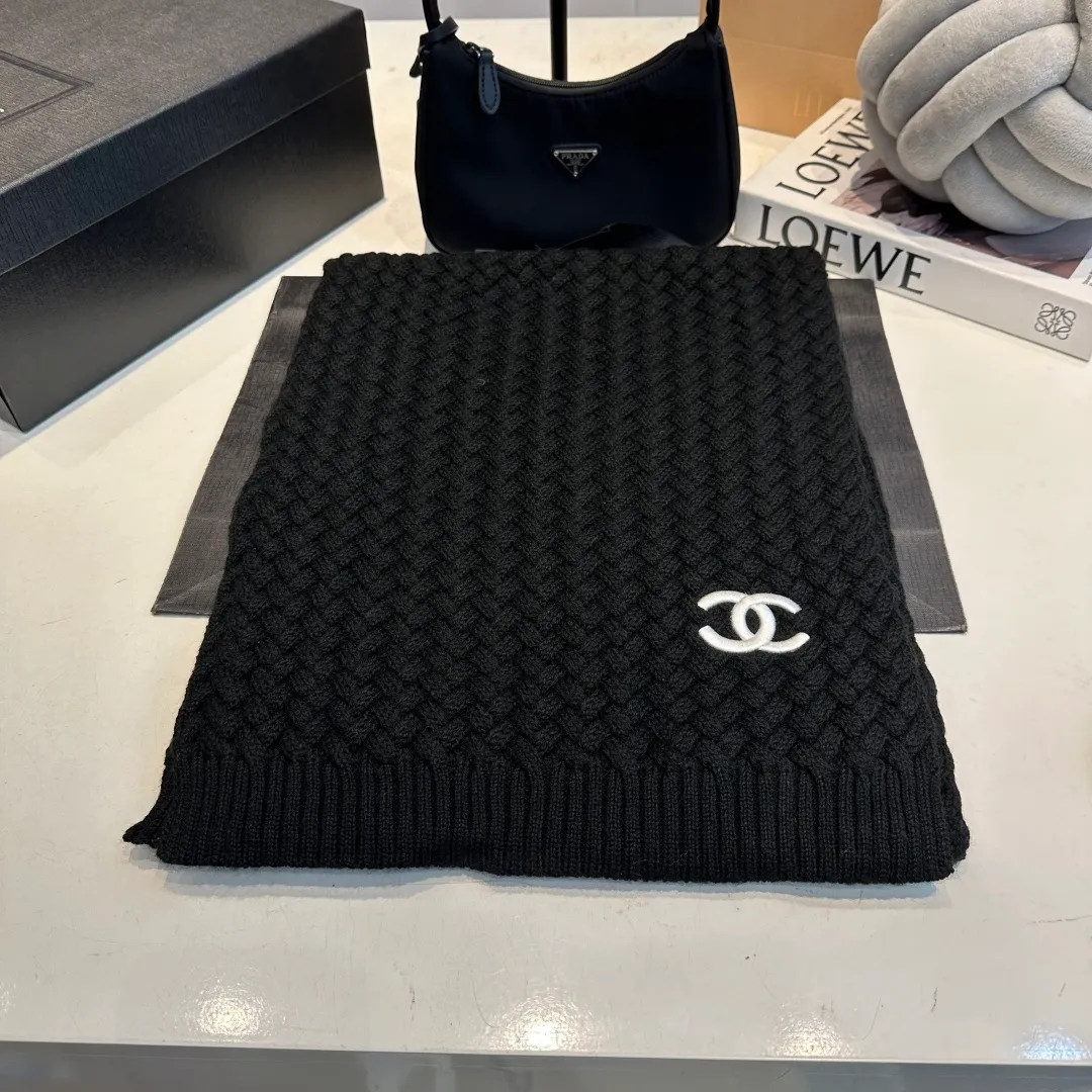 P280 Chane*🆕Chanel 25N new ski series wool hat, hat, scarf set, the popular Lei Feng hat on the Internet, black and white, versatile and cool, can be worn by men and women as a couple, warm and good-looking, a must-have