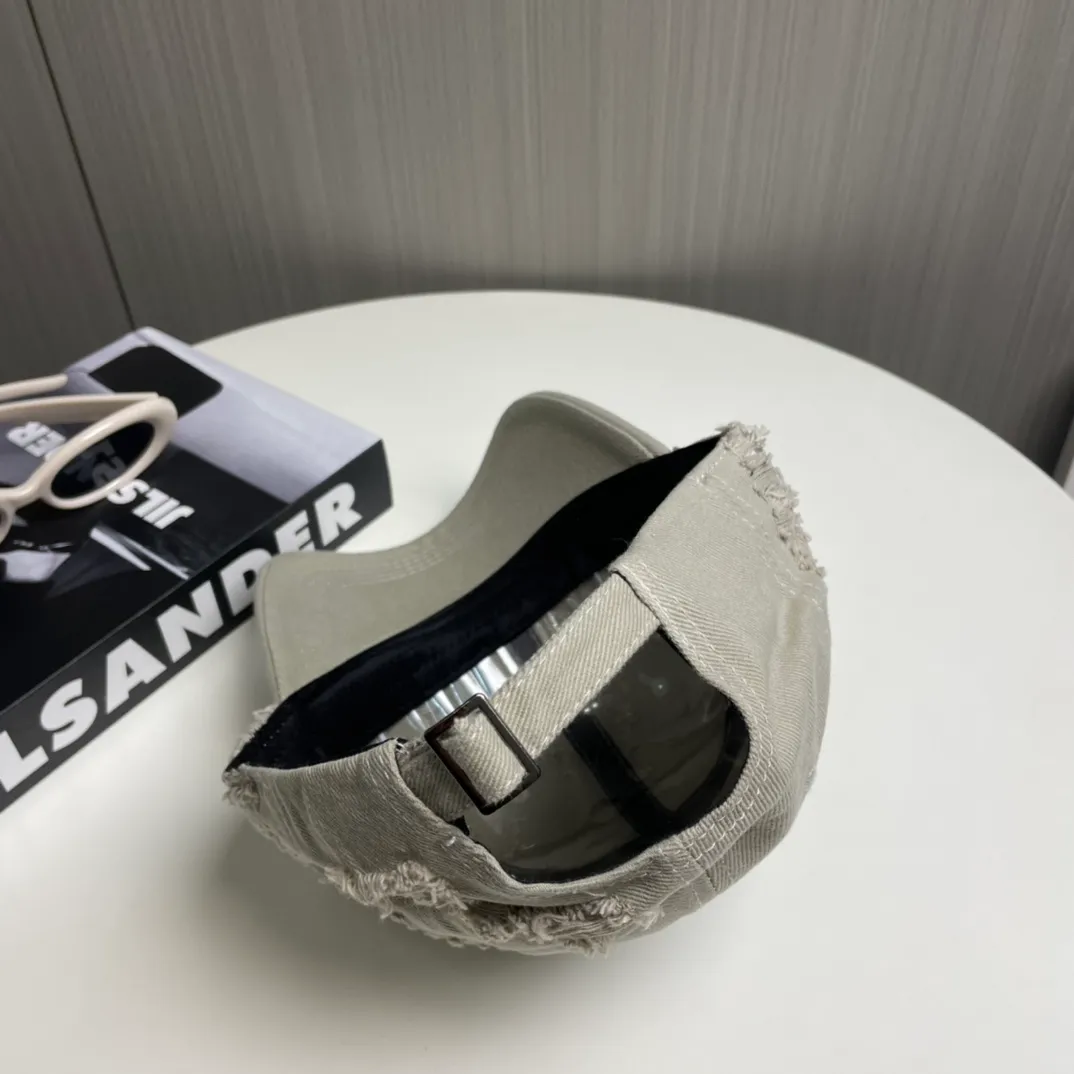 P66 CHANEL 25 new baseball cap, classic and simple logo, fashionable and casual design, popular new product