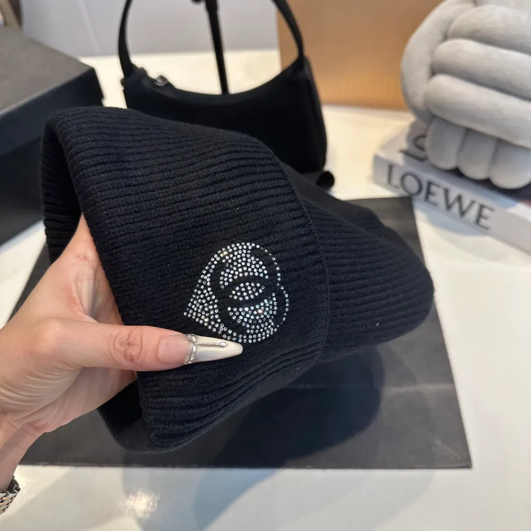 P70 Chanel knitted beanie, new counter model