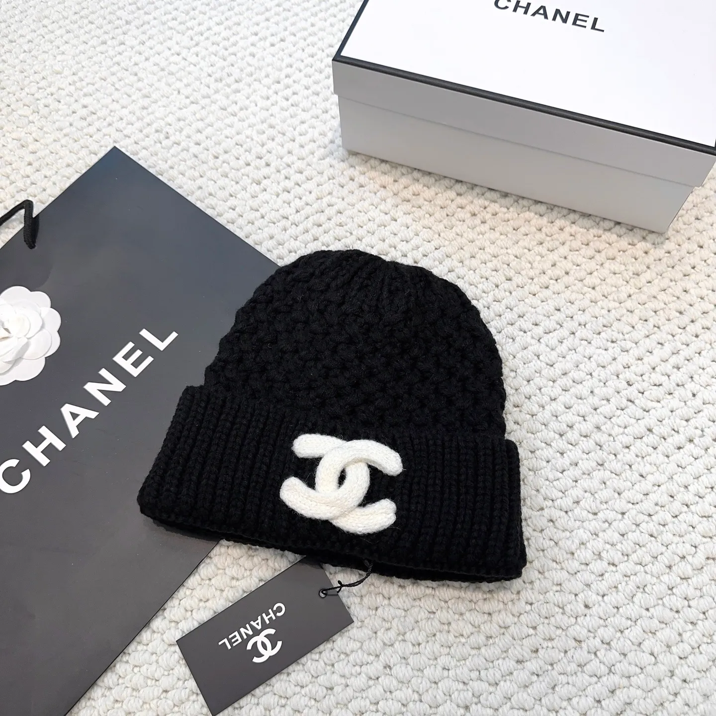 P70 Chanel official website quality Chanel autumn and winter woolen hat recommended by Internet celebrity fashion bloggers, Xiaohongshu's popular style, super soft and comfortable knitted hat with excellent elasticity!