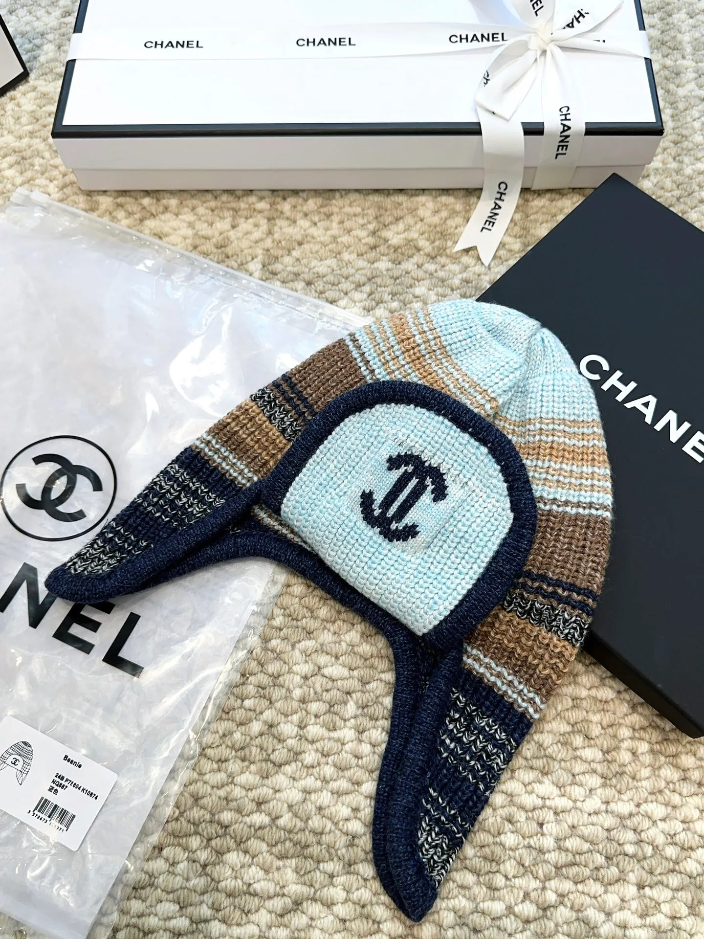 Chane*🆕Chanel 25N new ski series wool hat, the popular Lei Feng hat on the entire Internet, whoever wears it better 4️⃣ individual colors, black and white, versatile and cool, blue and pink, cute, can be worn by men and women as a couple, wool and cashmere material, warm and good-looking, a must-have👍👍👍