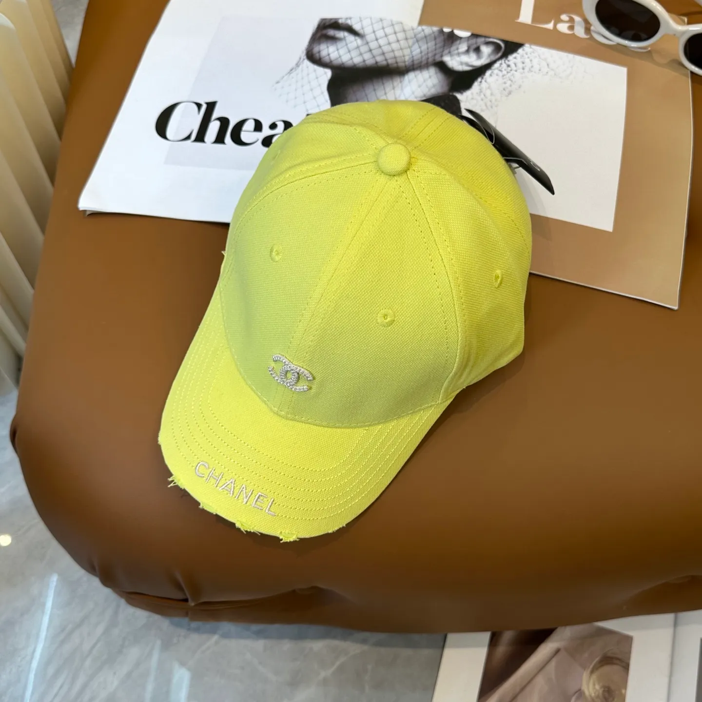 P50 CHANEL [Chanel] New simple embroidered logo baseball cap, new model shipped, big brand style is super easy to match, hurry up and get it!