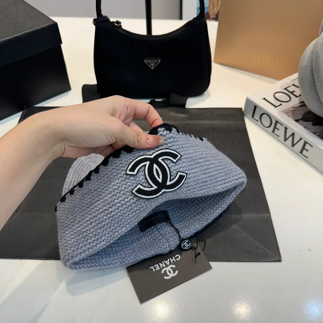 P60 CHANEL new rabbit fur knitted hat, Xiaohongshu, the main recommendation of major Internet celebrities! Thicker and warmer, fashionable and popular🌸First-class texture, the best brand for keeping warm in autumn and winter, order now, limited quantity available