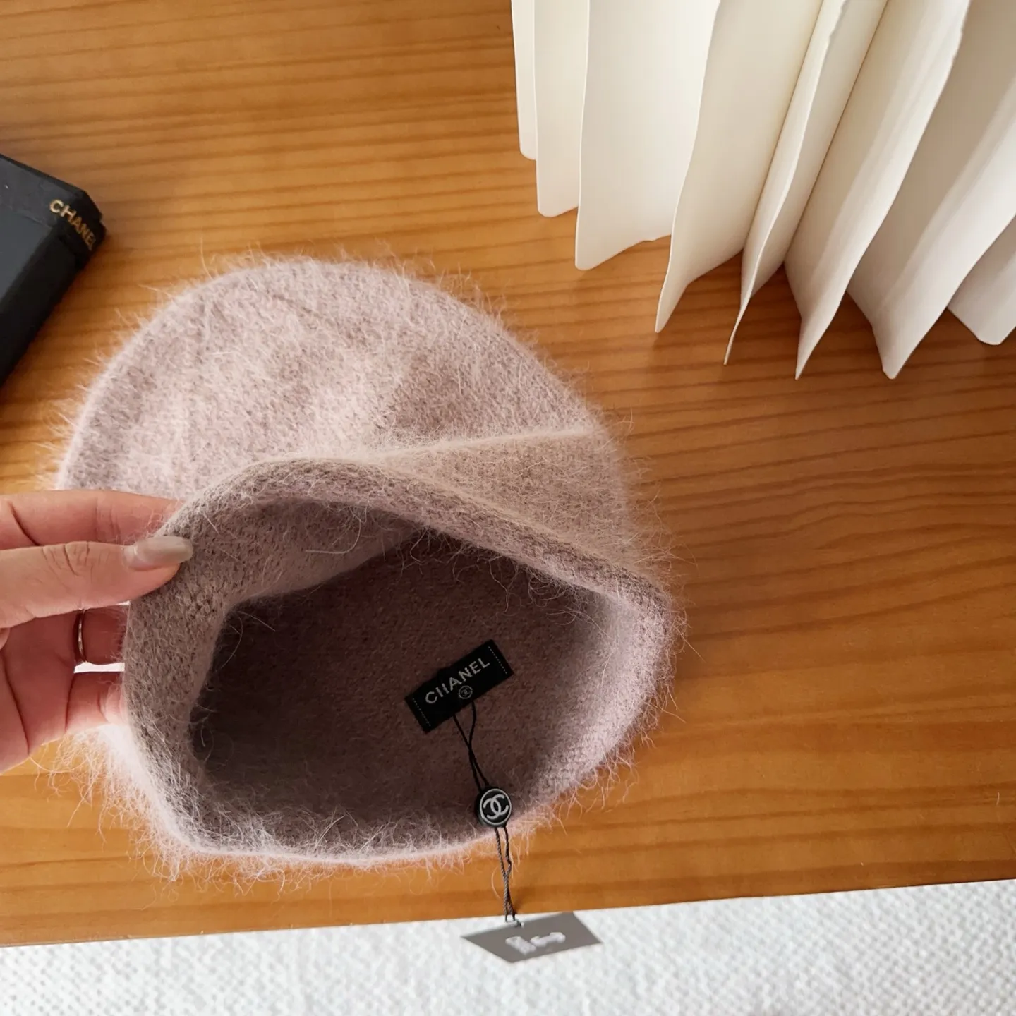 💰60 Chanel official website releases CHANEL small and popular knitted hat! Xiaohongshu’s new product is released, it’s so 🉑️, high-elastic fabric, classic colors, same style for men and women.