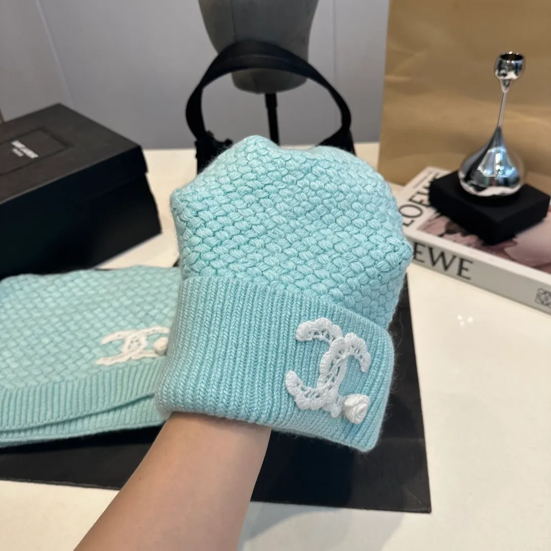 P220 Chanel Chanel knitted cashmere scarf hat set official model
