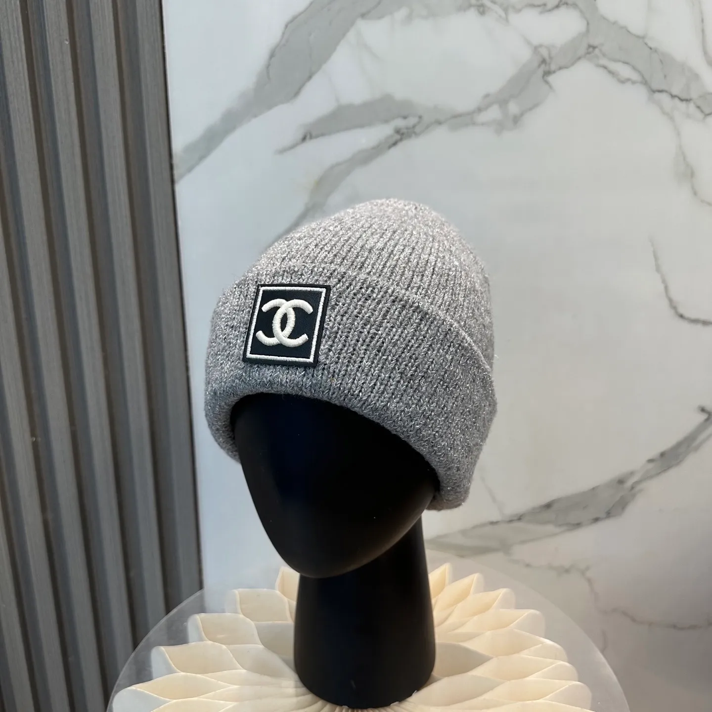 P66 comes with dust bag 🌺 [CHANEL] New knitted hat, Xiaohongshu, the main recommendation of major Internet celebrities! Thicker and warmer, fashionable and popular🌸First-class texture, the best brand for keeping warm in autumn and winter, order now, limited quantity available
