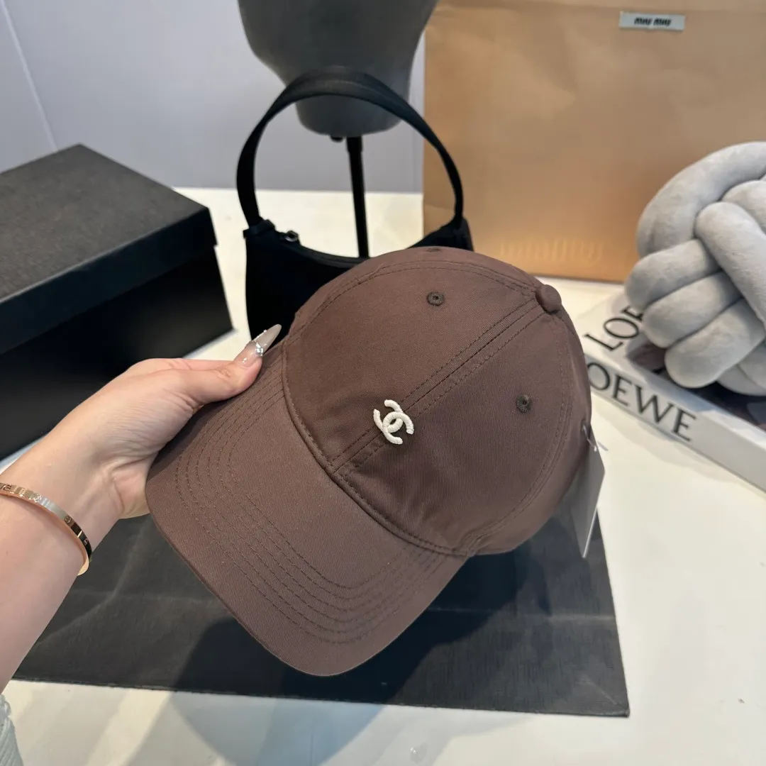 P56 CHANEL new high-end diamond hard-top baseball cap, Xiaoxiang logo is classic and simple, fashionable and casual design new product