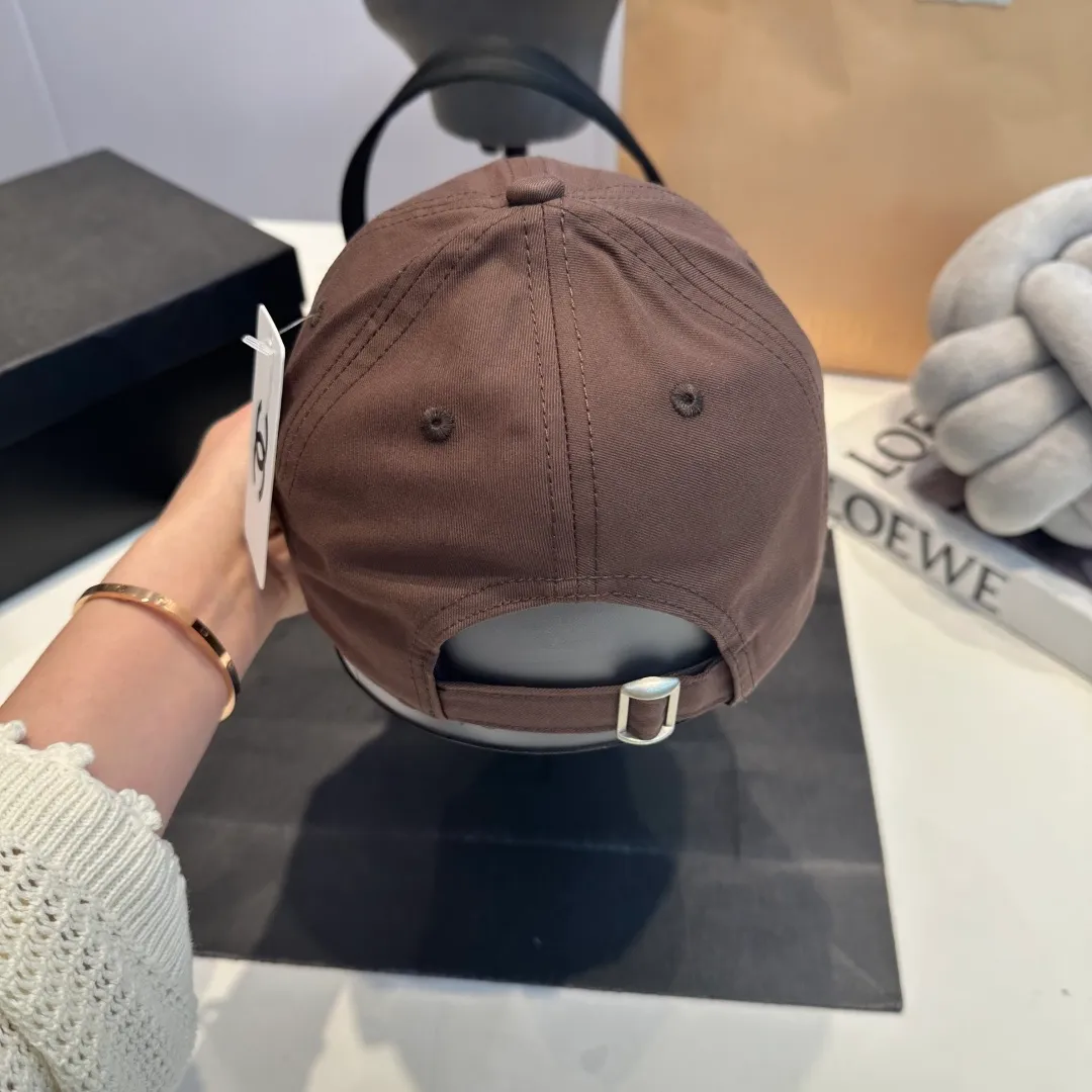 P56 CHANEL new high-end diamond hard-top baseball cap, Xiaoxiang logo is classic and simple, fashionable and casual design new product