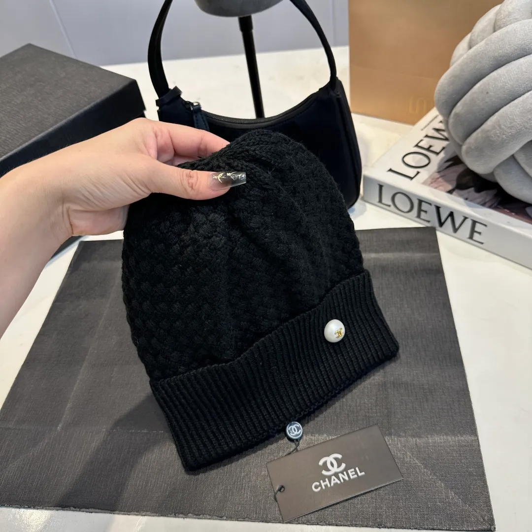 P70 Chanel Chanel knitted beanie