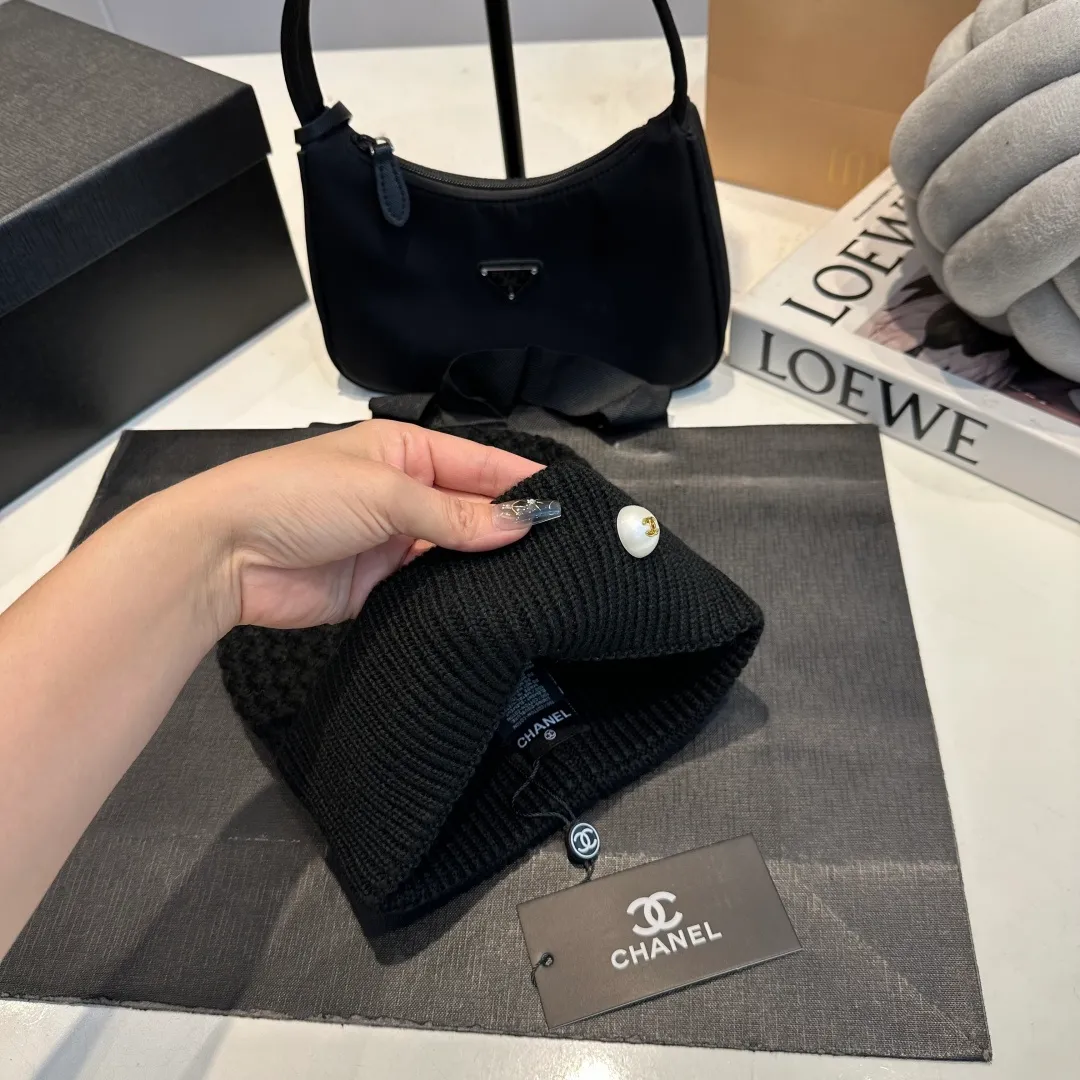 P70 Chanel Chanel knitted beanie