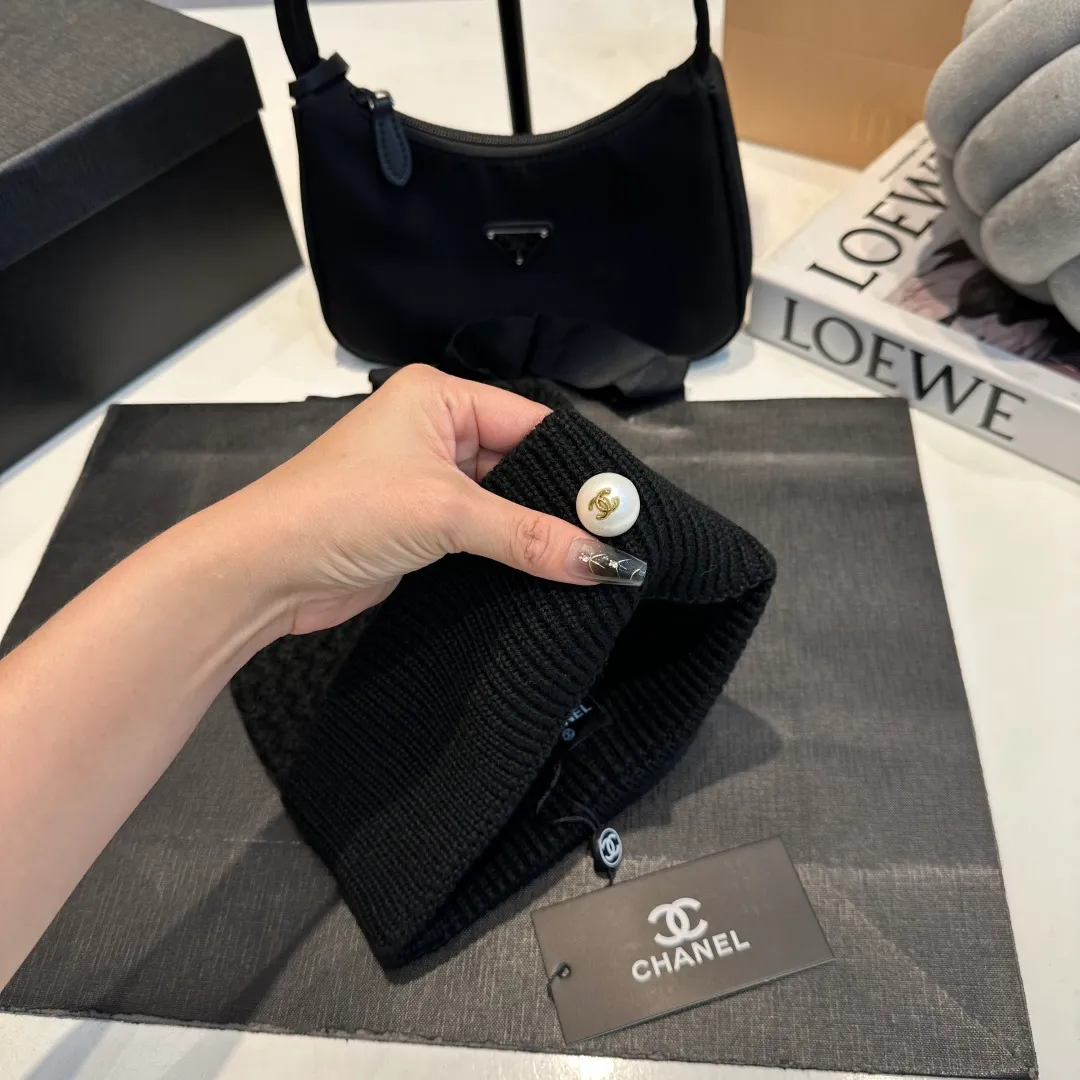 P70 Chanel Chanel knitted beanie