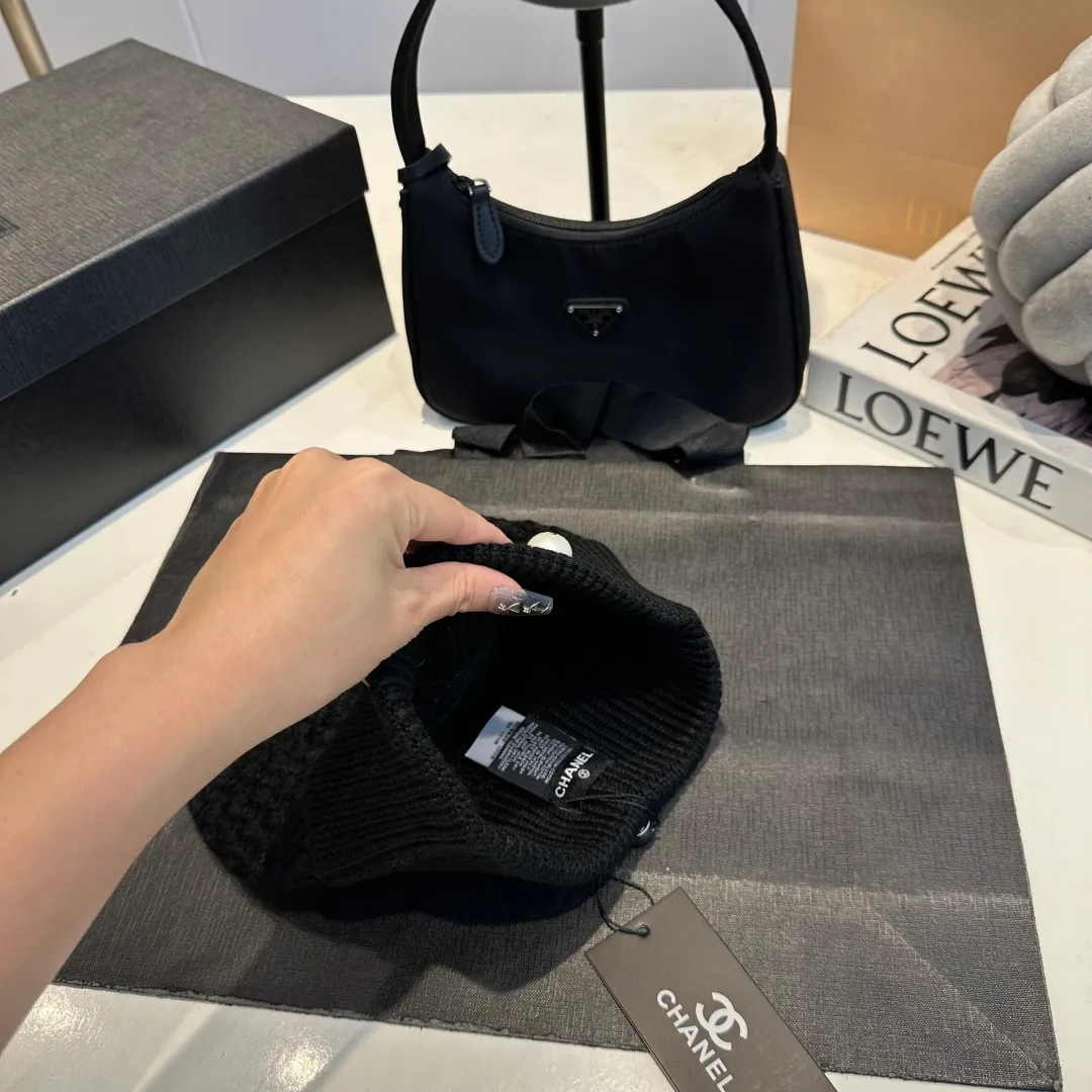 P70 Chanel Chanel knitted beanie